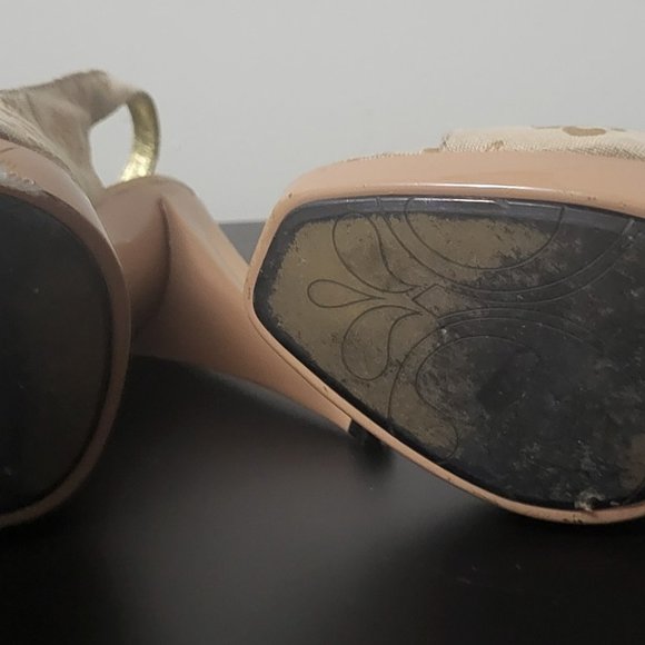 Dereon Women's Lovely Lady Pump - Picture 6 of 6